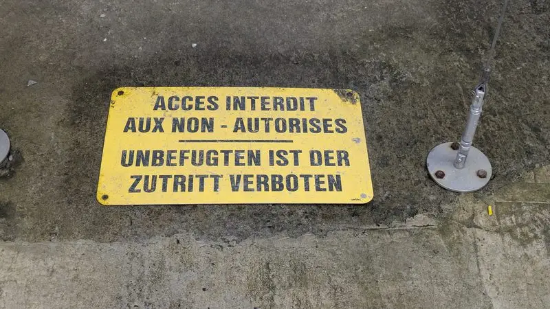 Panneau bilingue Accès interdit aux non-autorisés