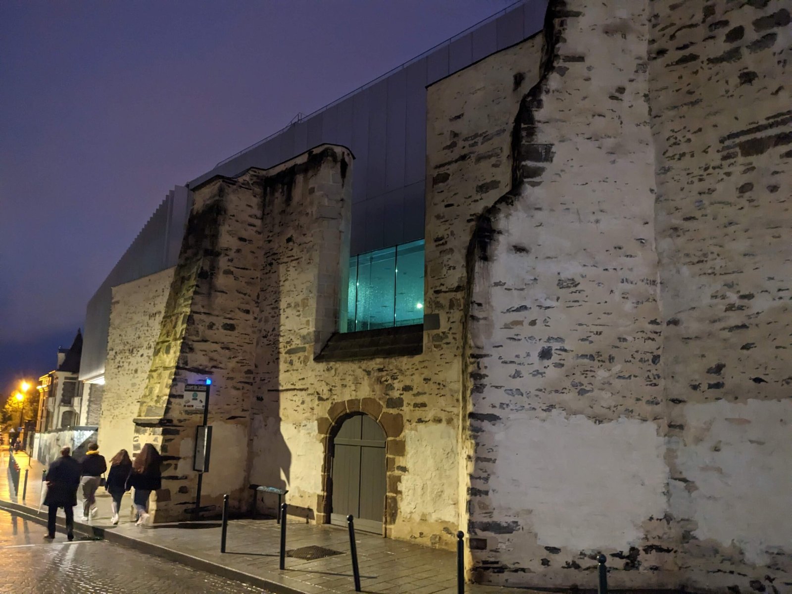 Quatre baies ogivales de l’ancienne église des Jacobins à Rennes