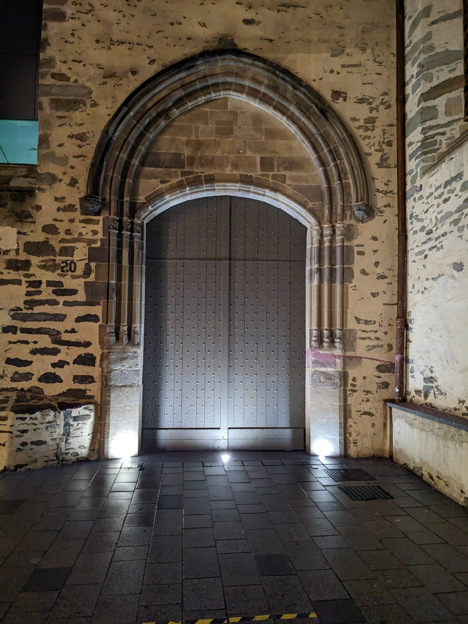 Détail du vestige L’ancienne église des Jacobins cachée dans le centre des congrès de Rennes
