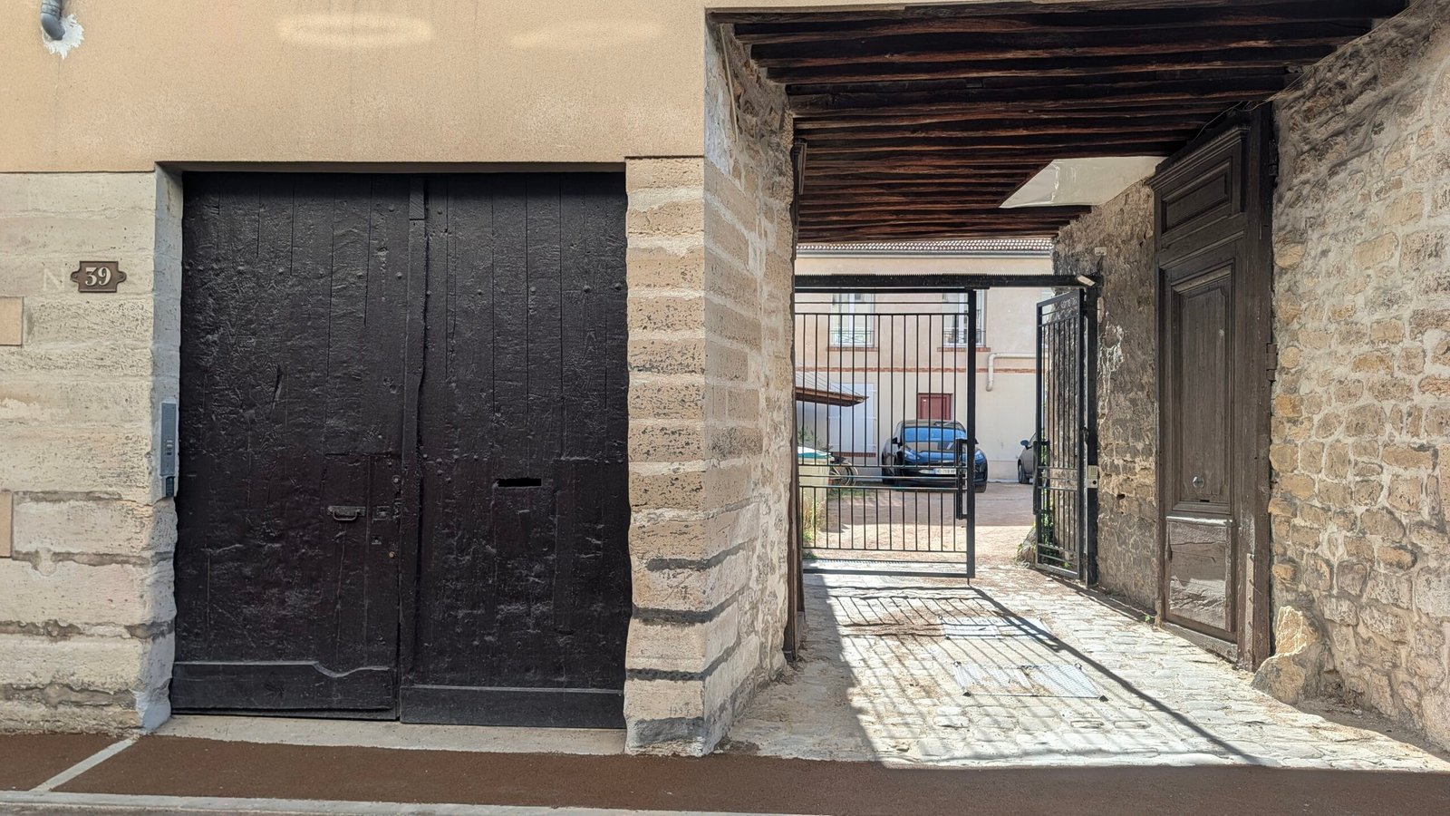 À Villejuif, cette ancienne ferme survit au cœur du vieux bourg