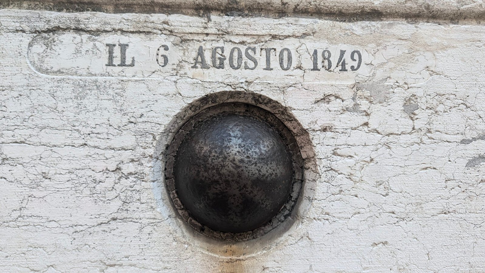 Le boulet de San Salvador, trace du bombardement autrichien de 1849