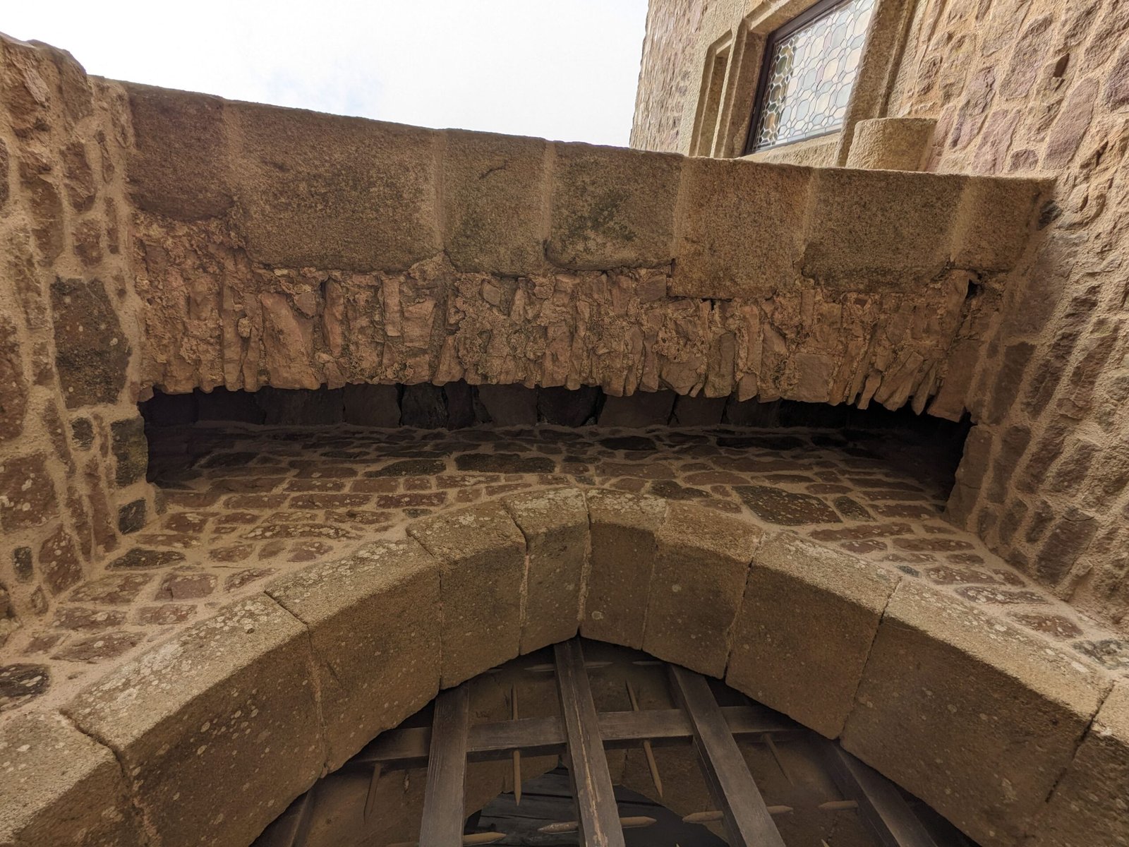 Détail de la maçonnerie de l'entrée fortifiée du Fort La Latte