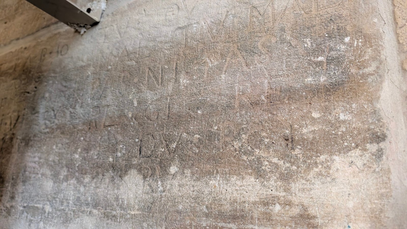 Inscription gravée par un prisonnier dans le donjon du château de Vincennes