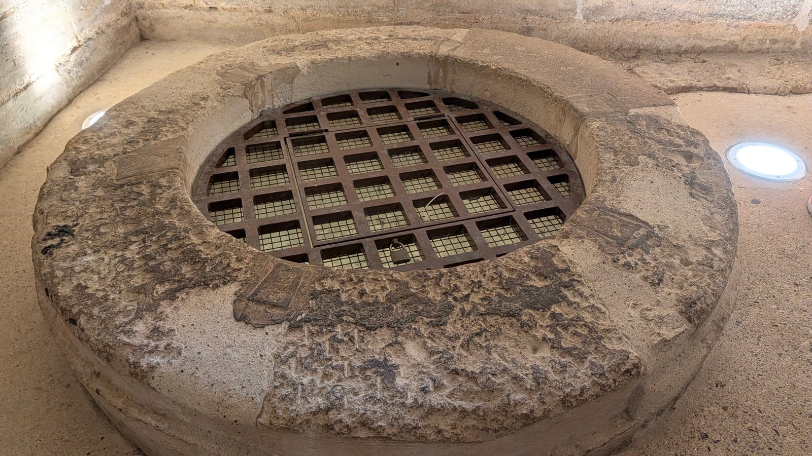 Le puits médiéval caché au pied du donjon de Vincennes