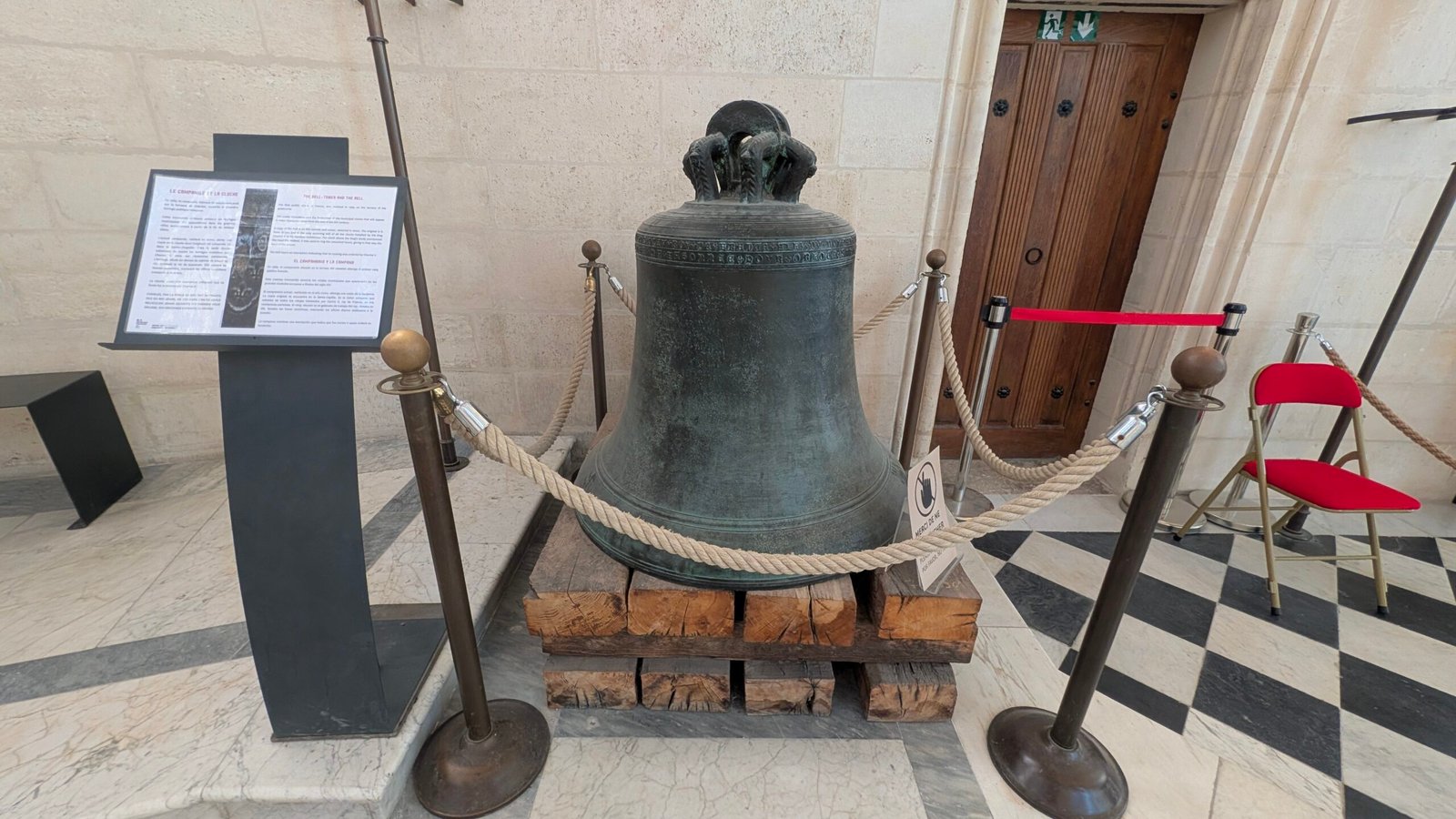 Cette cloche sonnait les heures de Charles V il y a plus de 650 ans
