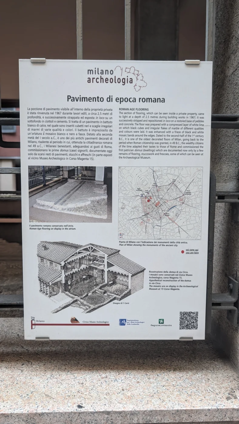 Panneau Milano Archeologia présentant le pavement romain conservé à Via Morigi 2A à Milan.