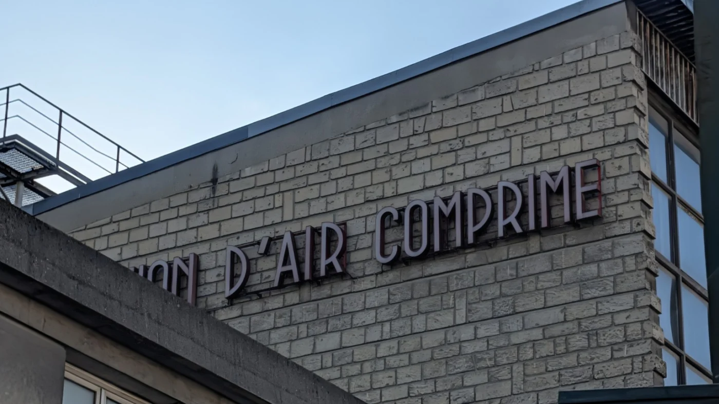 Détail du vestige La dernière centrale SUDAC alimentait le nord parisien en air comprimé